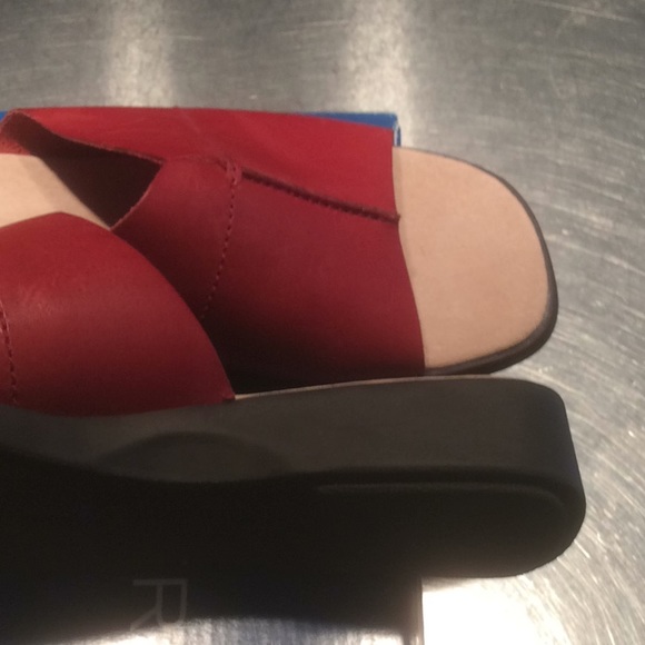 Dockers New In Box Sandals - Picture 3 of 5